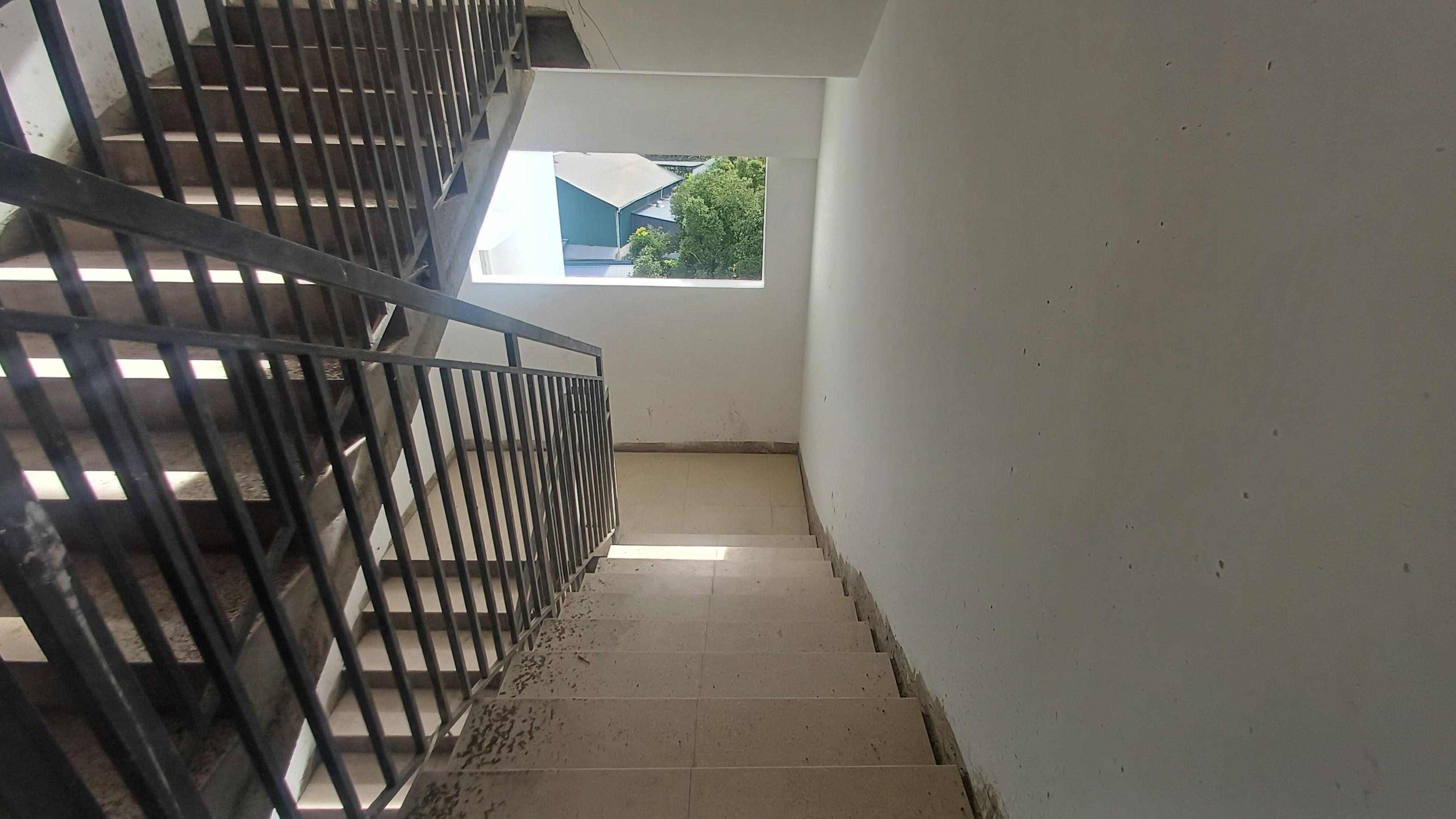 Confident White Berry